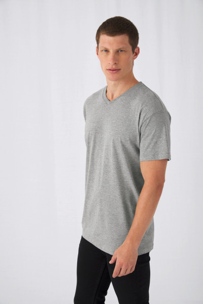 B&amp;C Exact 150 V-Neck T-Shirt